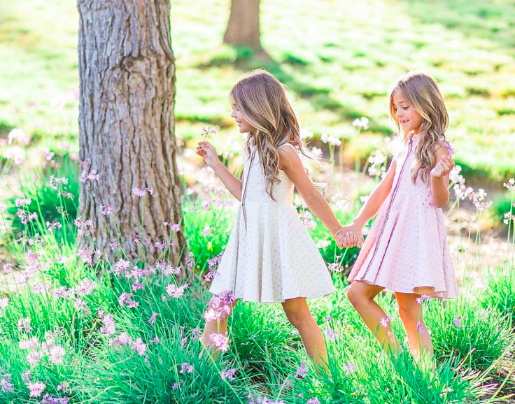 Básicamente, son niños normales Las gemelas que se hicieron famosas cuando eran niñas