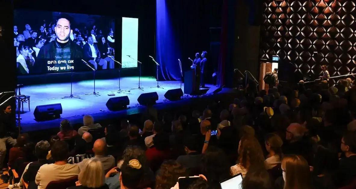 Ceremonia alternativa destaca el dolor compartido entre israelíes y palestinos