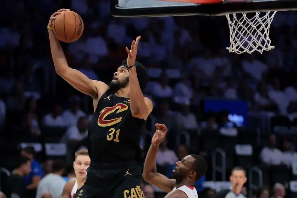 Los Cavaliers arrasan en la primera ronda ante Miami Heat con récord histórico