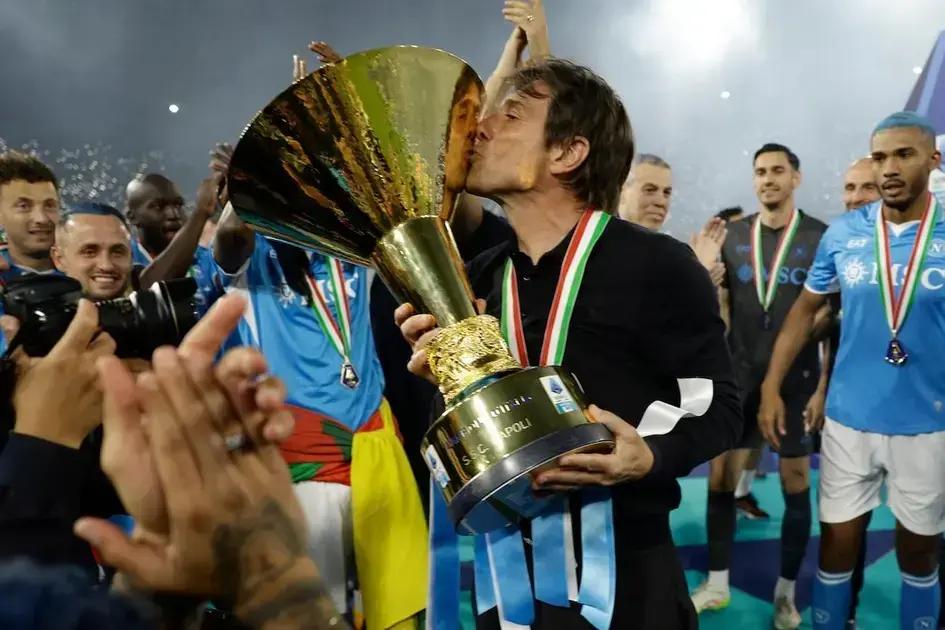 Antonio Conte y su incierto futuro tras el triunfo del Nápoles