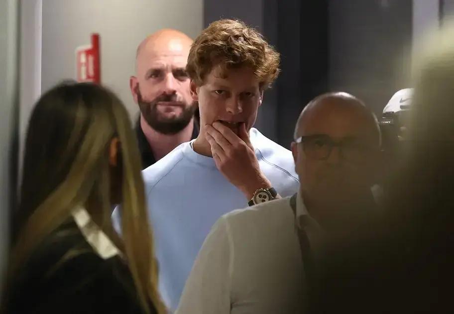Jannik Sinner: Regreso triunfal al Masters de Roma tras la sanción