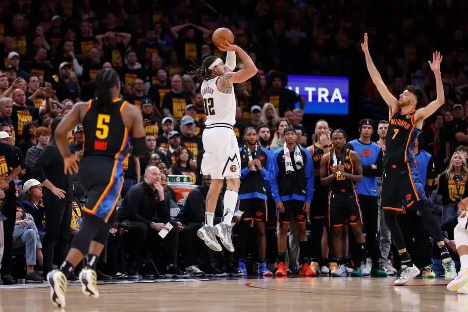 Los Nuggets superan a Oklahoma City en un final dramático con triple de Gordon