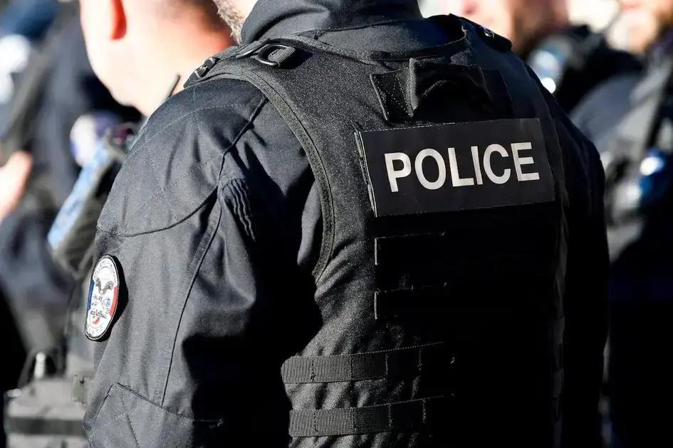 Policía hiere gravemente a joven en suburbio de París tras ser atacado