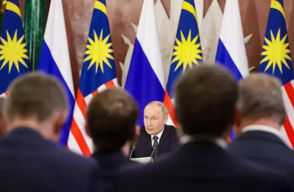 Putin não irá ao encontro com Zelenski em Estambul, delegação é de segundo nível