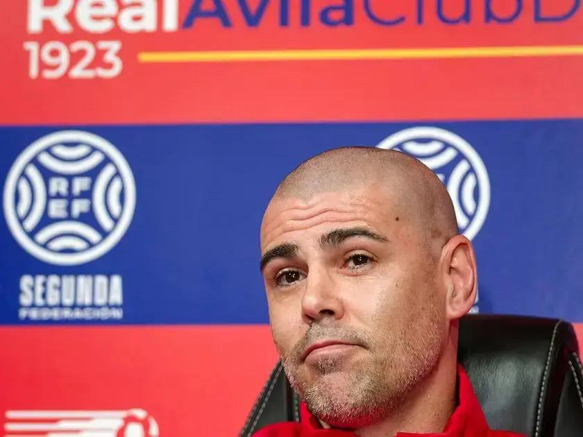 Víctor Valdés regresa como entrenador del Real Ávila en Segunda RFEF