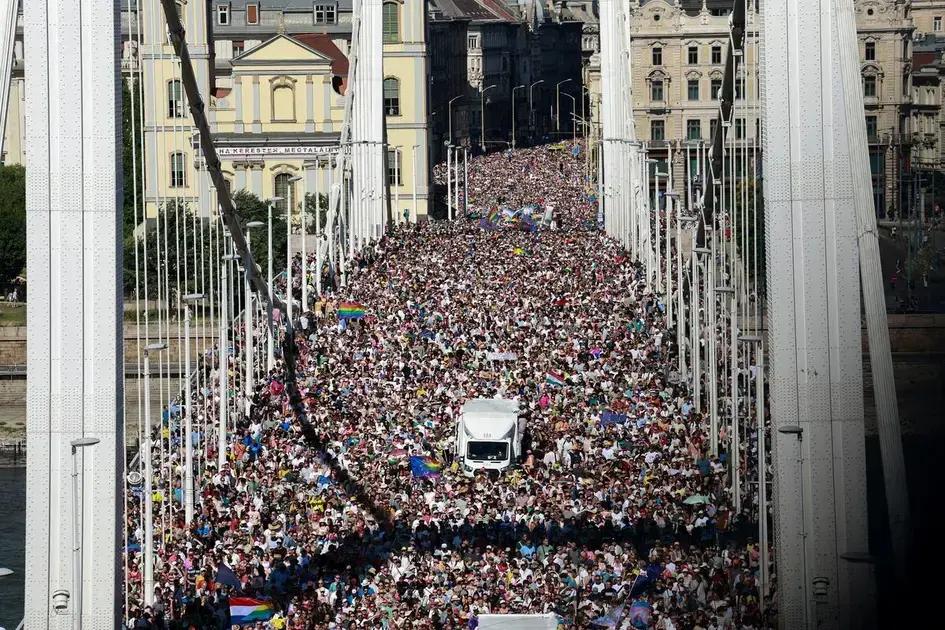 Cientos de miles desafían a Orbán en la manifestación del Orgullo en Budapest