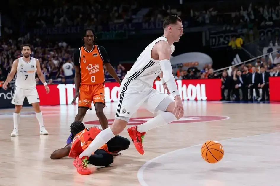 El Madrid demuestra su dominio sobre el Valencia en la final de la ACB