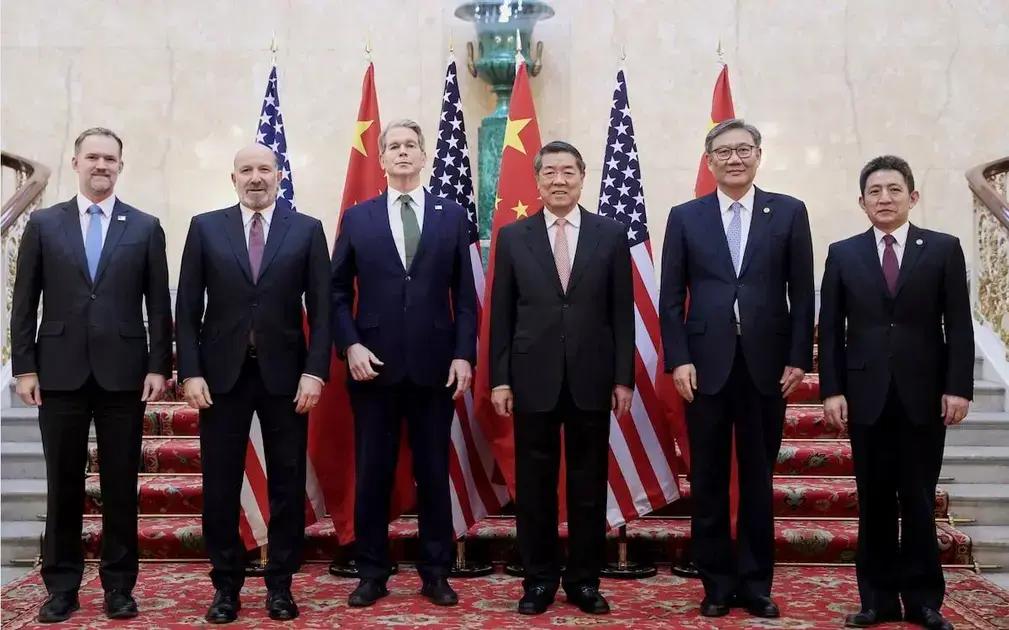 Estados Unidos y China firman acuerdo para disminuir tensiones comerciales