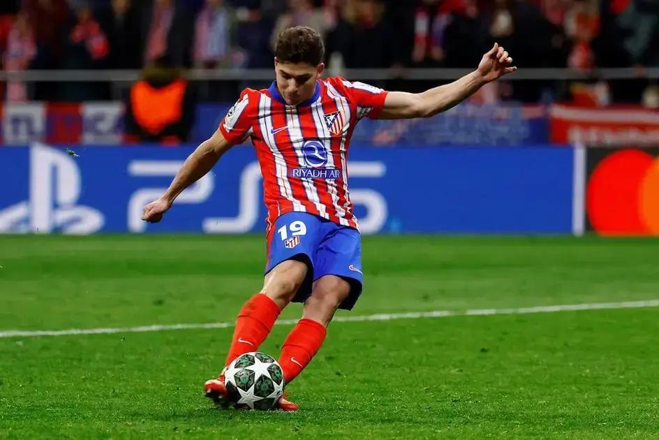 La IFAB establece nuevas reglas tras el polémico penalti de Julián Álvarez