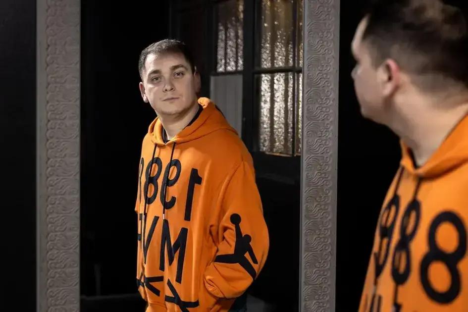 Lucho Miranda: El comediante que transforma la discapacidad en risas