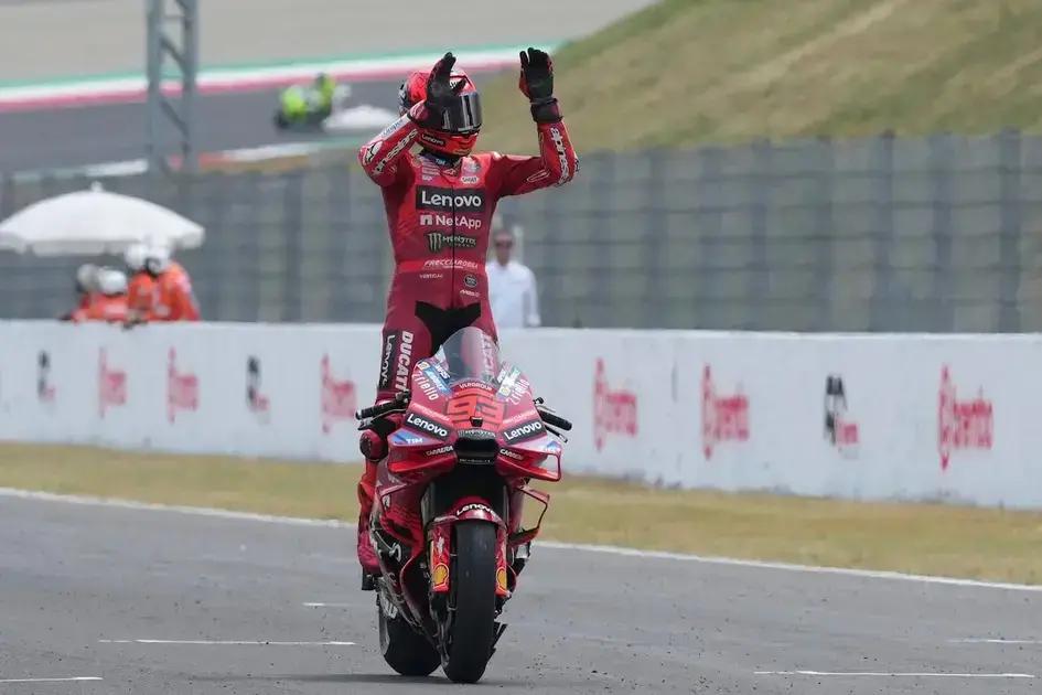 Marc Márquez arrasa como un huracán en el GP de Italia 2025