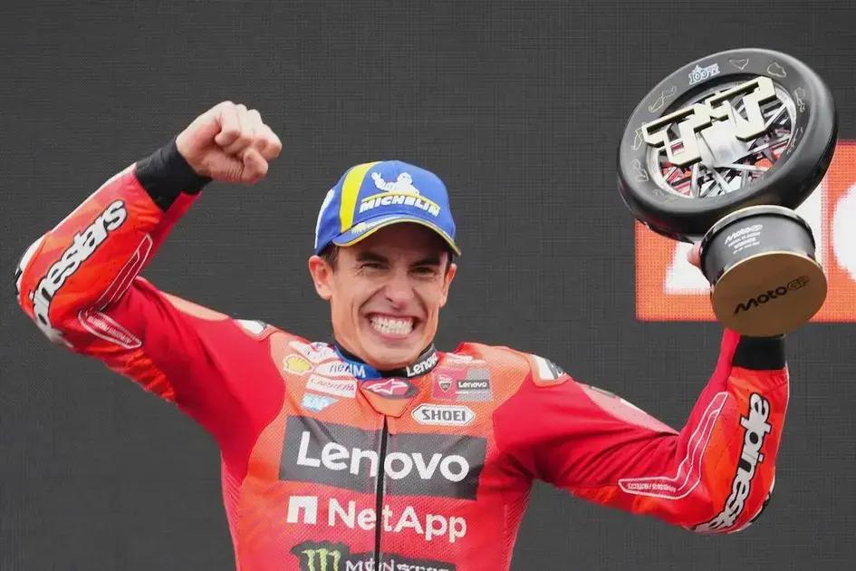 Marc Márquez gana el GP de Países Bajos y deja a su hermano en una dura caída