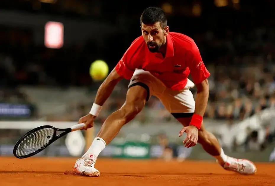 Novak Djokovic brilla en París mientras se prepara para enfrentar a Sinner