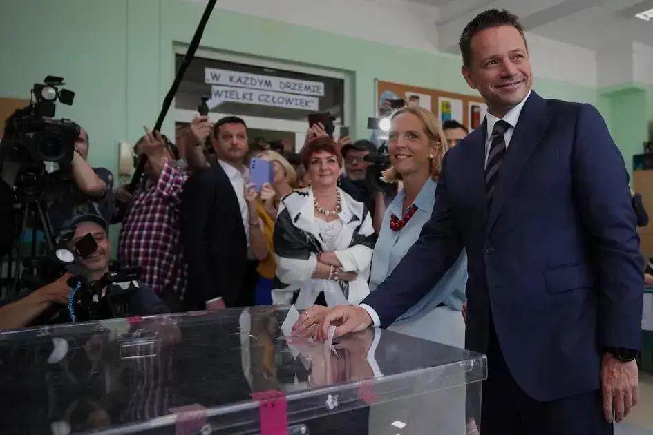 Proyecciones de elecciones en Polonia apuntan a la victoria de Karol Nawrocki