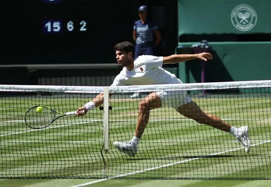 Alcaraz y Fritz se enfrentan en una intensa semifinal de Wimbledon