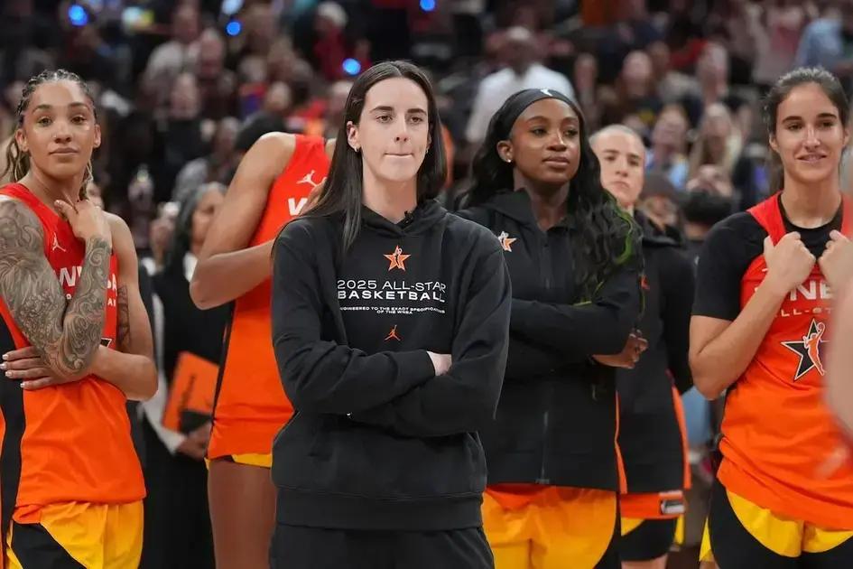 Caitlin Clark: condemnan a acoso a la estrella del baloncesto