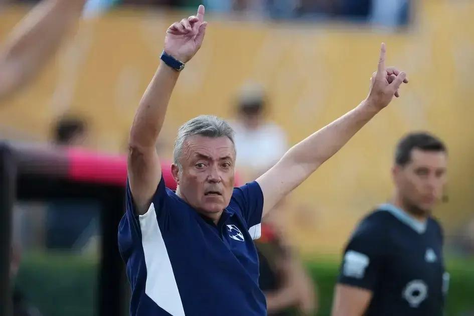 Domènec Torrent exige defesa coletiva para derrota do Monterrey contra o Dortmund