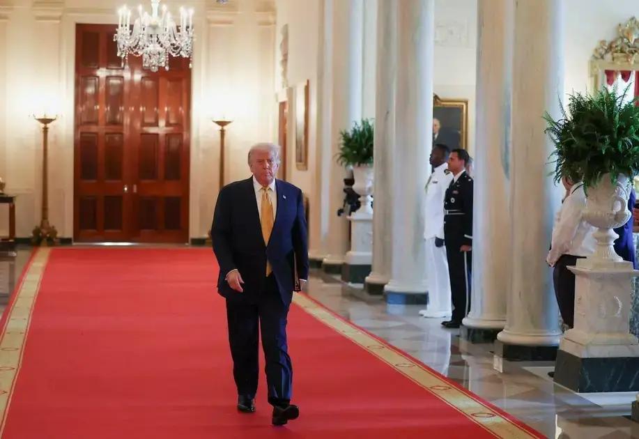 Donald Trump se somete a chequeo médico por hinchazón y hematomas