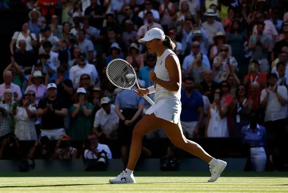 Iga Swiatek brilla e avança para final de Wimbledon 2025