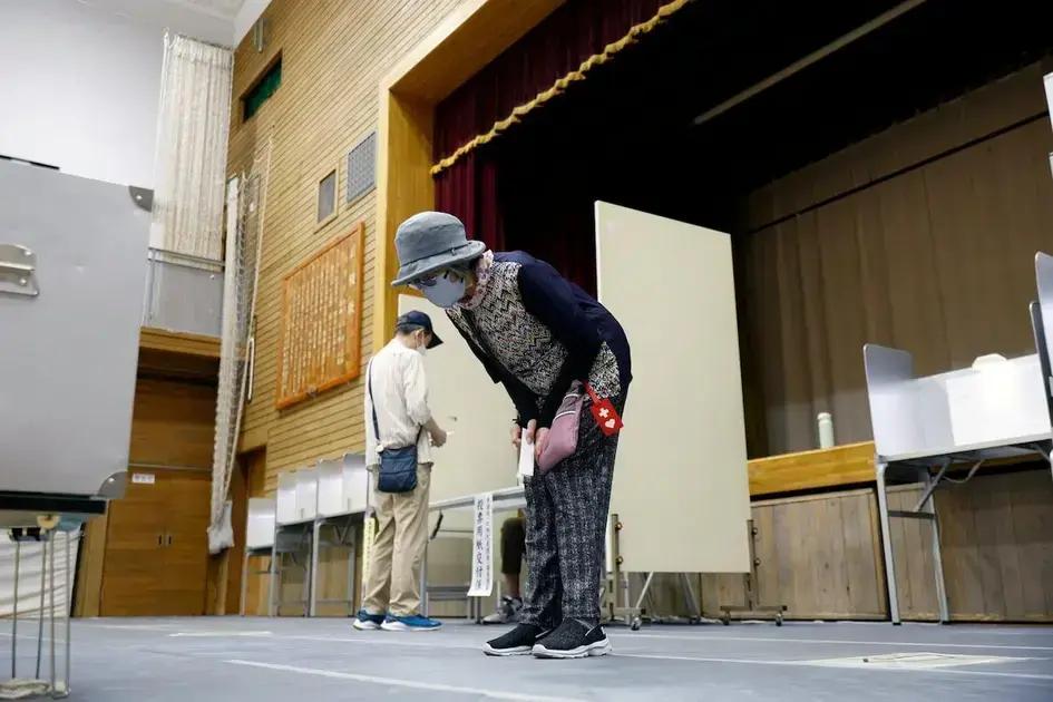 Japón enfrenta una crisis política tras elecciones clave con resultados sorpresivos