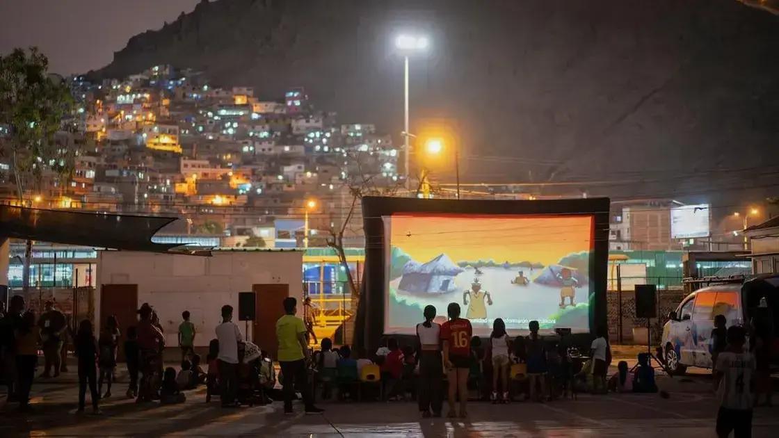 El impacto del cine solar en comunidades sin electricidad en la Amazonía peruana