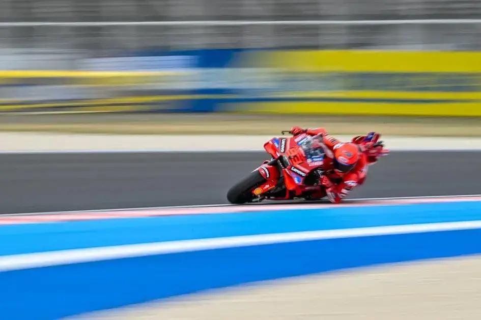 Marc Márquez se impone en la primera carrera del GP de Hungría 2025
